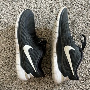 Black Nike free run tennis shoes